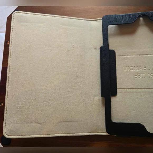 NWOT | Michael Kors | Leather Tablet Case | Black w/ Cream Interior & Gold Logo - Picture 6 of 8